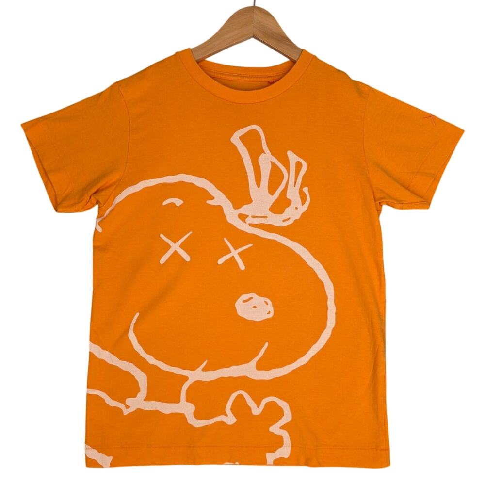 UNIQLO RARE KAWS x PEANUTS SNOOPY GRAPHICS TEE – KIDS SIZE S/M – ORANGE / WHITE